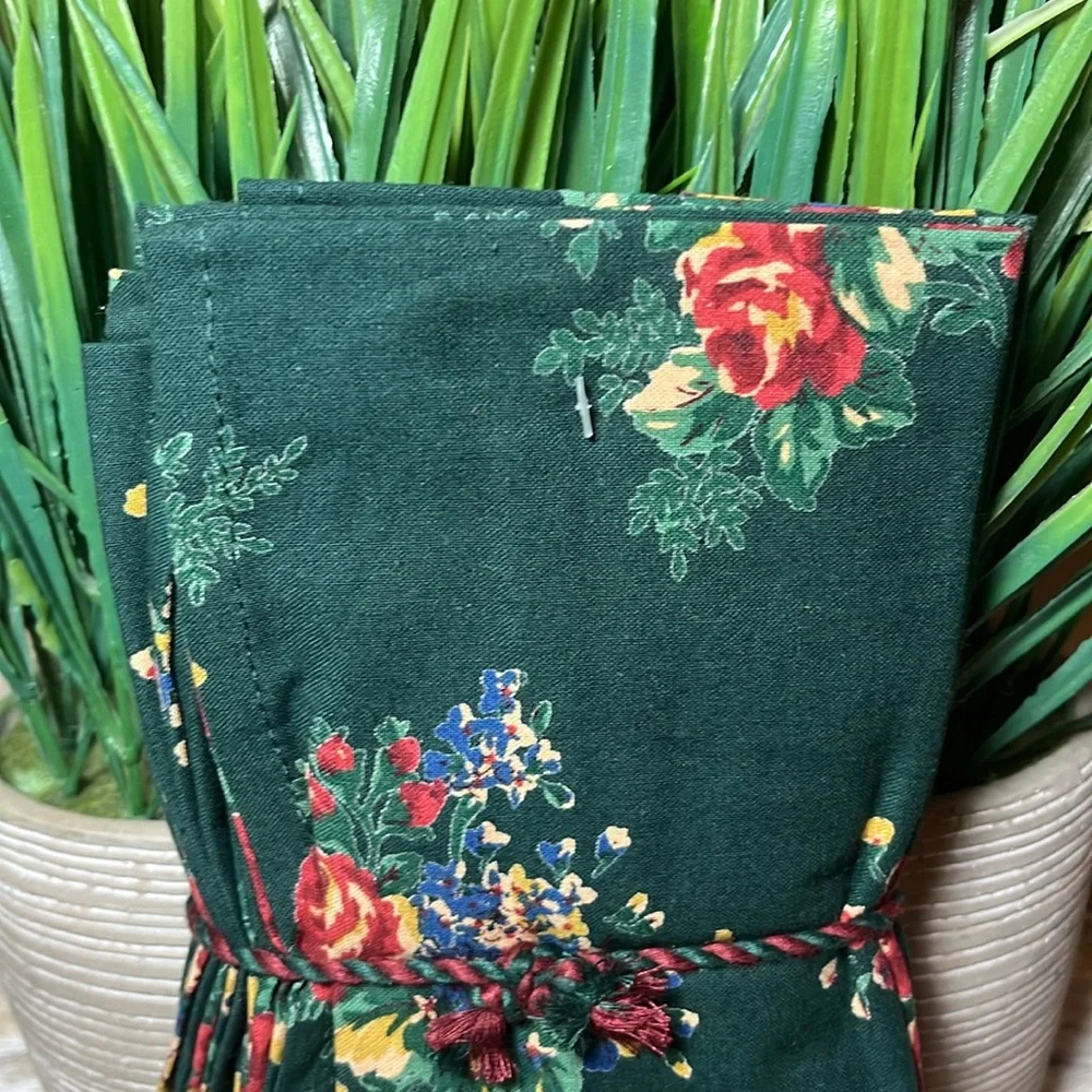 April Cornell Estella Rose Green & Red Floral Napkin Set/10 16x16 Cotton NWT